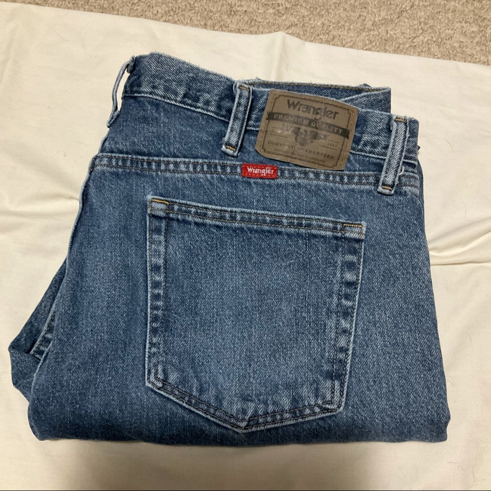 Men’s Wrangler Blue Jeans Size 36 x 32